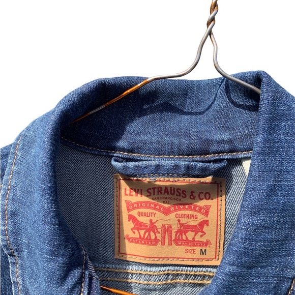 Women’s M Levis Denim Jacket - Picture 2 of 3